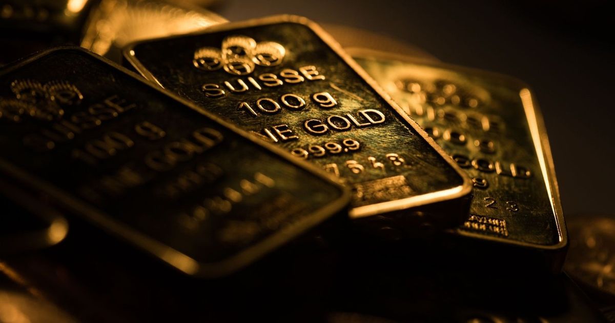 The price of gold is near its historic summit, amid the anticipation of the federal reserve