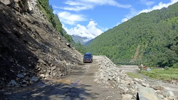 Uttarkashi News: Mosalerdhar Barish’s gangotri -yamunotri highways on traffic in these towns in these villages – landslides disrupt gangotri and yaghways uttarkashi