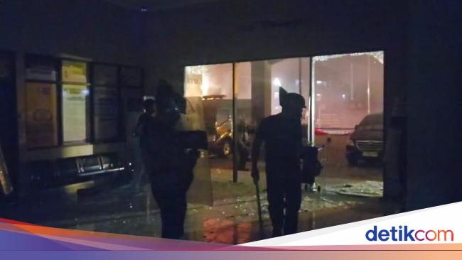 The masses at the East Jakarta police station broke up, the situation was conducive this morning