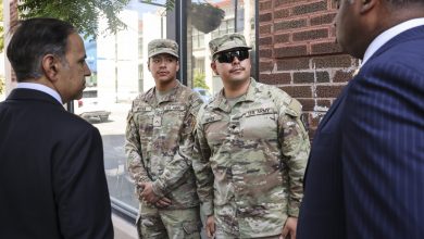 national-guard-siblings-escort-mom-to-ice-facility,-where-reps.-krishnamoorth,-jackson-are-ejected