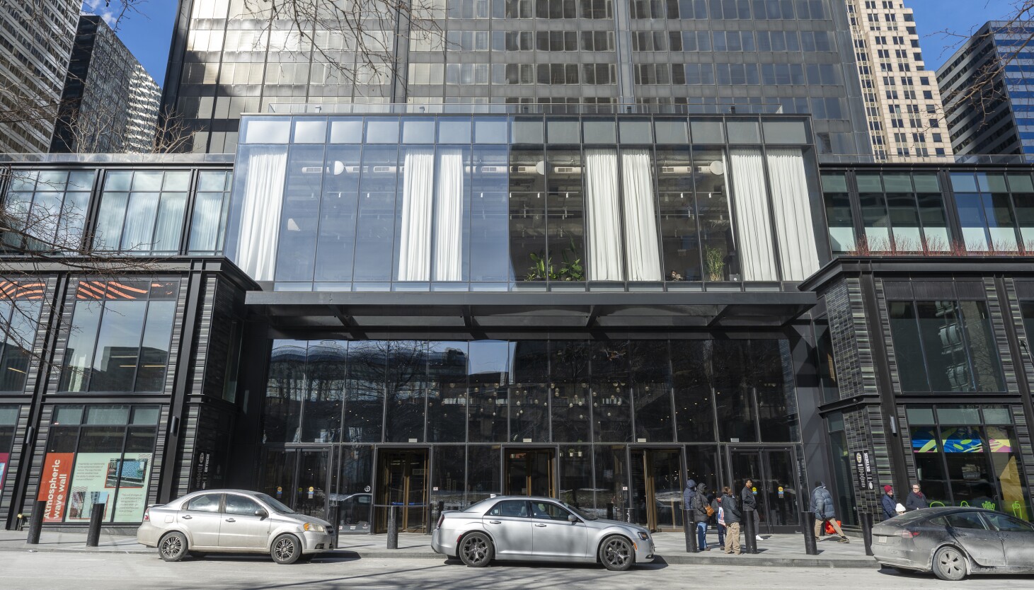willis-tower-to-derive-chicago’s-first-van-leeuwen-ice-cream,-2-new-eateries