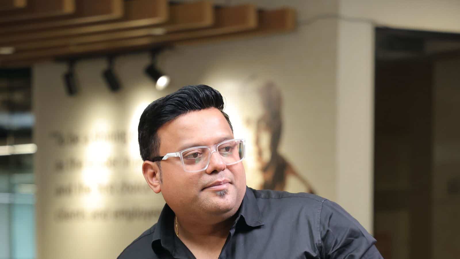 Shares to buy below £ 200: Mehul Kothari of Anand Rathi recommends three shares to buy or sell