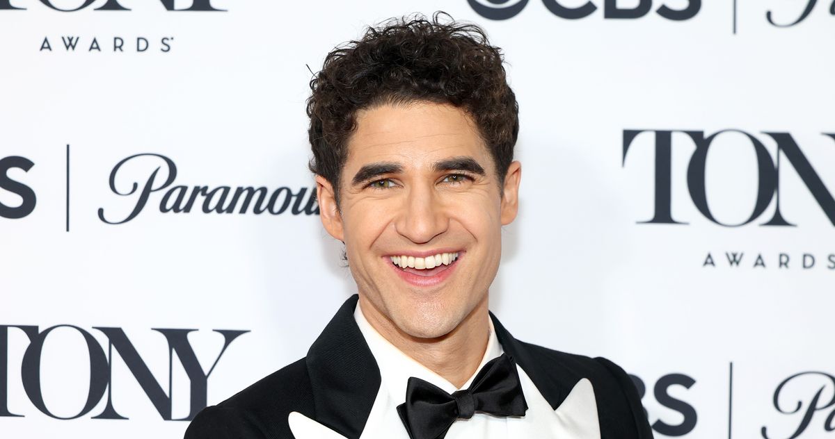 darren-criss-will-return-to-‘presumably-pleased-ending’-this-fall