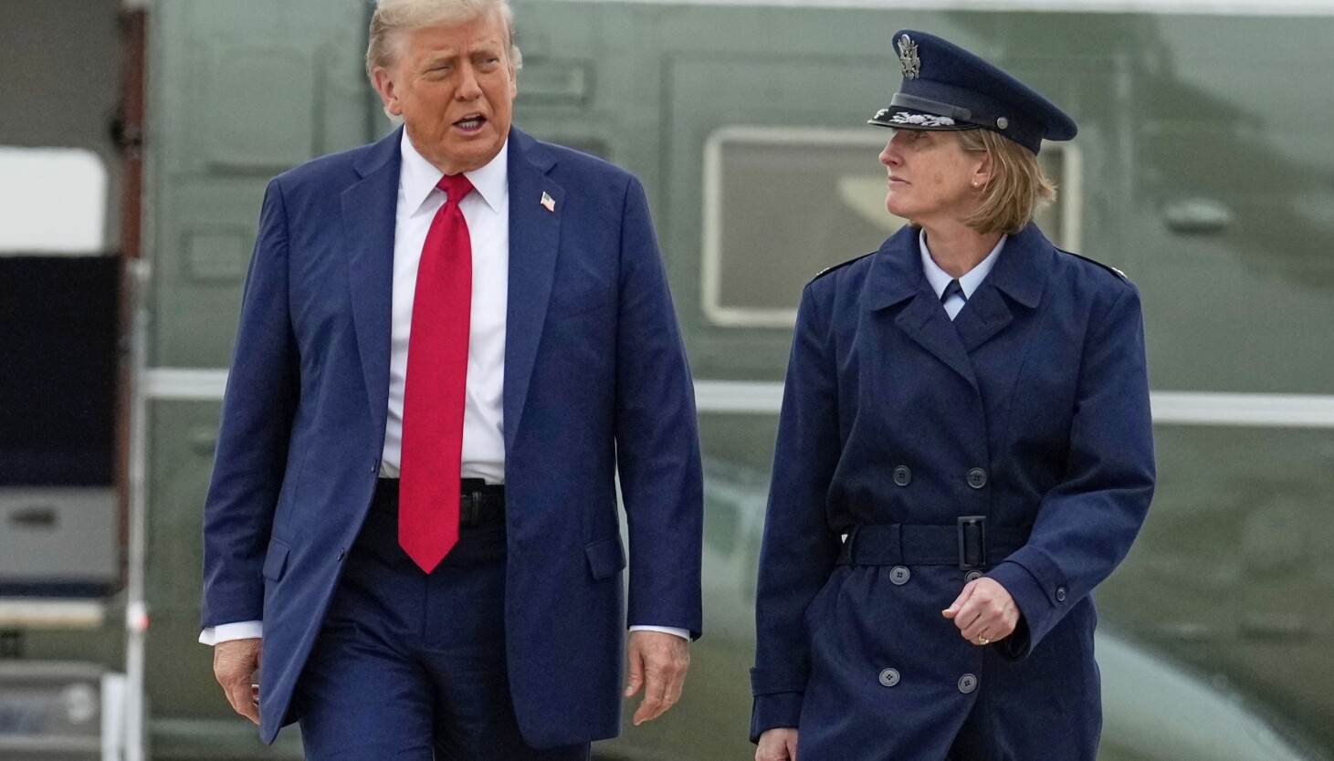 trump-directs-ice-to-lengthen-deportations-in-chicago,-other-democratic-trail-cities