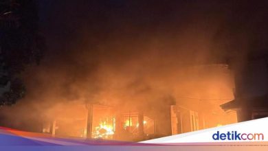 The East Java City DPRD building burned down
