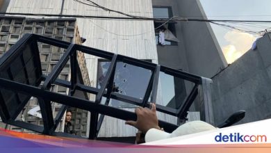 Residents call the Sahroni car was moved before the house was looted by the masses