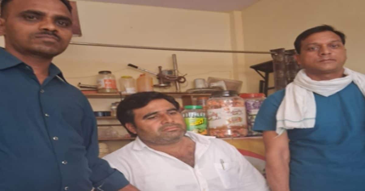 Panchayat secretary was caught in gear lamb, Lokayukta was arrested as soon as he took 10 thousand rupees