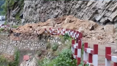 Nainital News: Traffic stopped in Darki Hill, Nainital -Bhavali Road on Bhawali Road