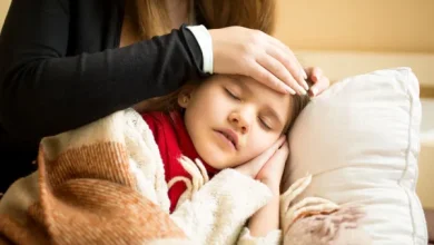 الحمى المتكررة عند الأطفال .. أسبابها وطرق علاجها