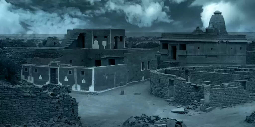 Paranormal team opened the terrible secret of Kuldhara, who felt in the silence of the night