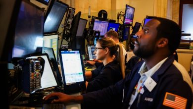Wall Street takes off because of the losses to shares of technology enterprises