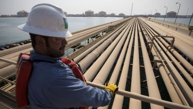 The price of oil is on its way to a weekly loss and markets pending the “OPEC+” decision