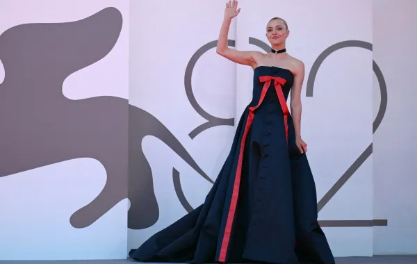 فبل ختامه.. إليك أجمل 10 فساتين من مهرجان فينيسيا السينمائي 2025