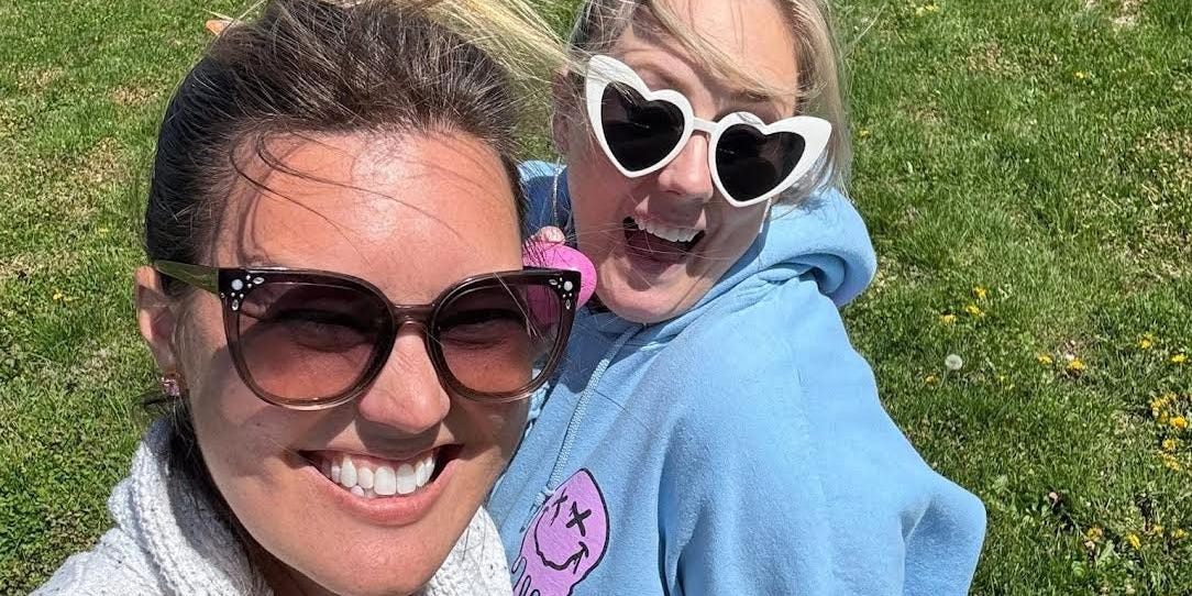 sisters-fought-for-the-length-of-childhood,-became-most-bright-chums-as-adults