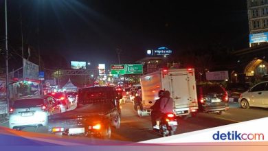 One way in which Puncak Bogor ends, traffic at Simpang Gadog Solid