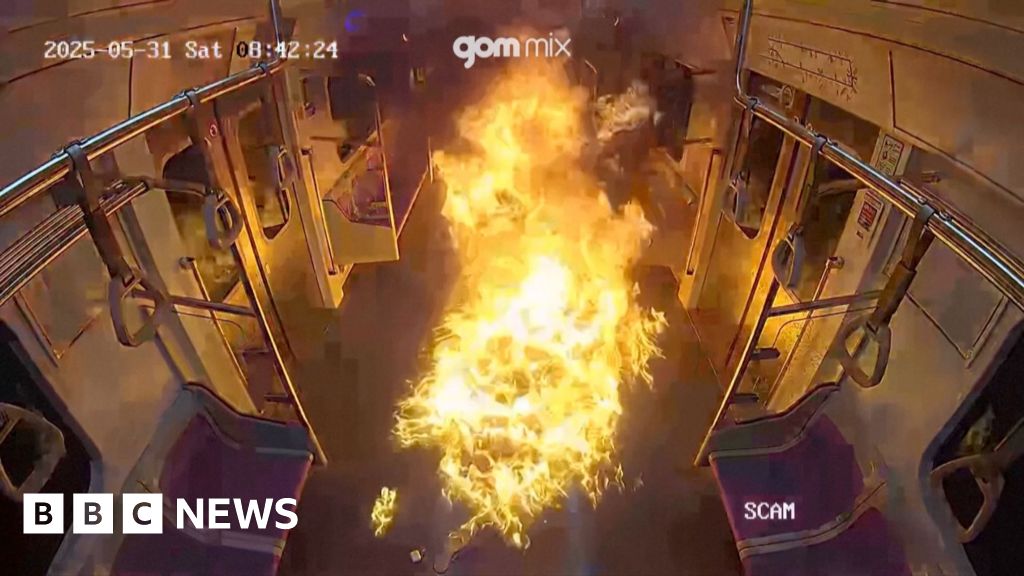 south-korean-man-sets-seoul-metro-carriage-on-fire-sets