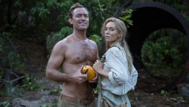 jude-law,-ana-de-armas,-sydney-sweeney-in-correct-story