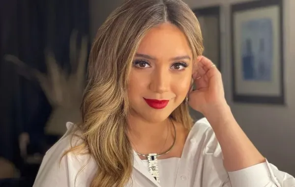 أول ظهور للفنانة رنا رئيس من داخل المستشفى