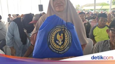 The excitement of Suparni received food from the Ministry of Forestry: Light daily needs