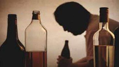 If you did not give 40 rupees to drink alcohol, then the mother crushed with a brick, broke the door and broke the door and brought it