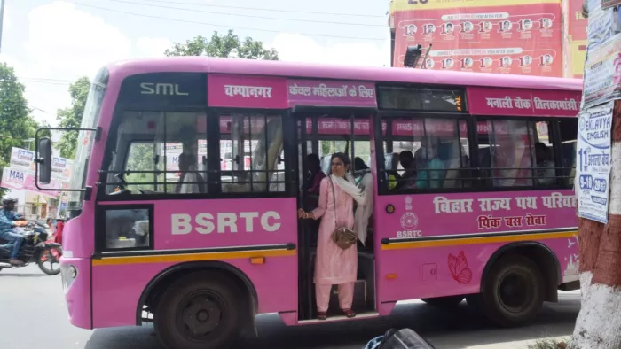 Patna Pink Bus Route: 22 New Pink Buses will run on 10 new routes in Patna, women get a better facility – Patna City News 22 New Pink Buses launched for women in Patna