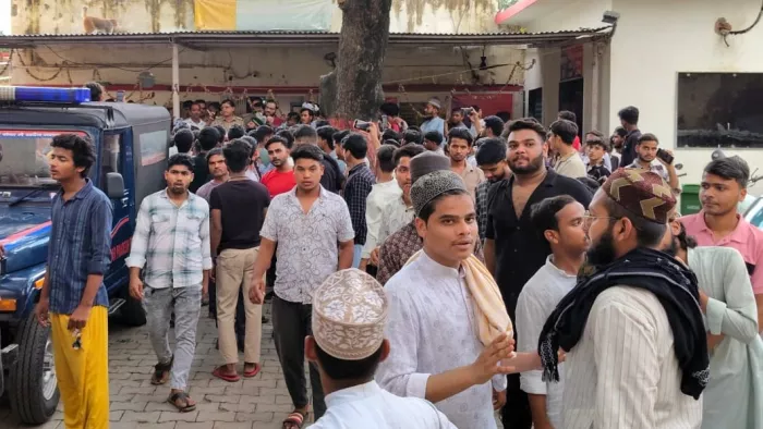 Outrage in the Muslim community due to immoral remarks about Muhammad Saheb, surrounds Kotwali in Mathura