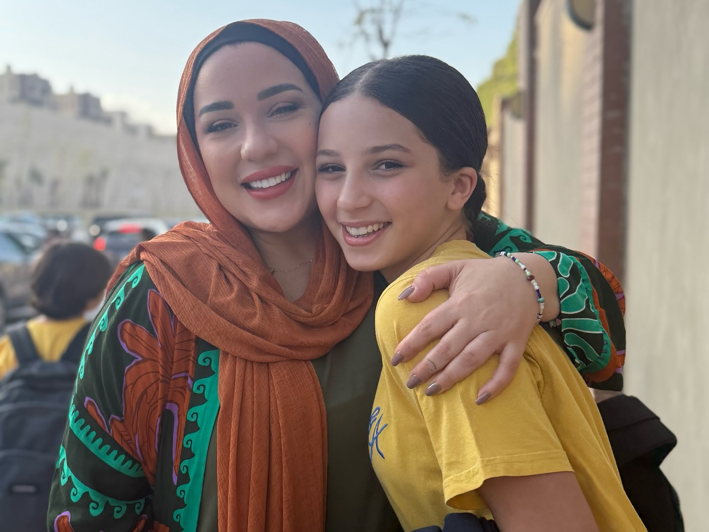 أسما شريف منير ترتدي الحجاب مع أول يوم مدرسي لابنتها.. شاهدوا كيف احتفل النجوم بعودة الدراسة؟…