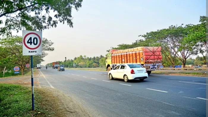 The orgy of death in the streets of Kashmir continues, a human life goes every two hours during the road accident