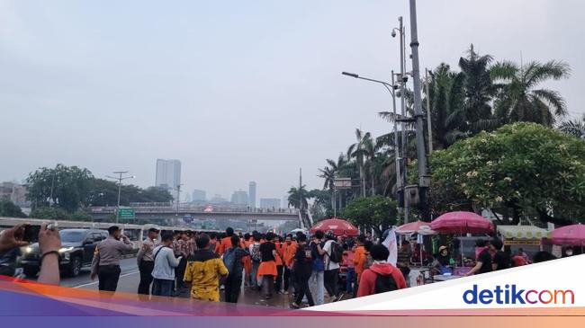 Student Demo ’17 +8 people’s claims’ in the DPR decomposed, traffic begins to smoothly