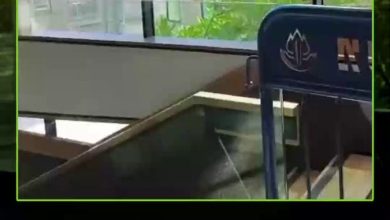بهتافات “مجرم وخائن”.. رئيس الوزراء الإسرائيلي بنيامين نتنياهو يدخل قاعة المحكمة للإدلاء…