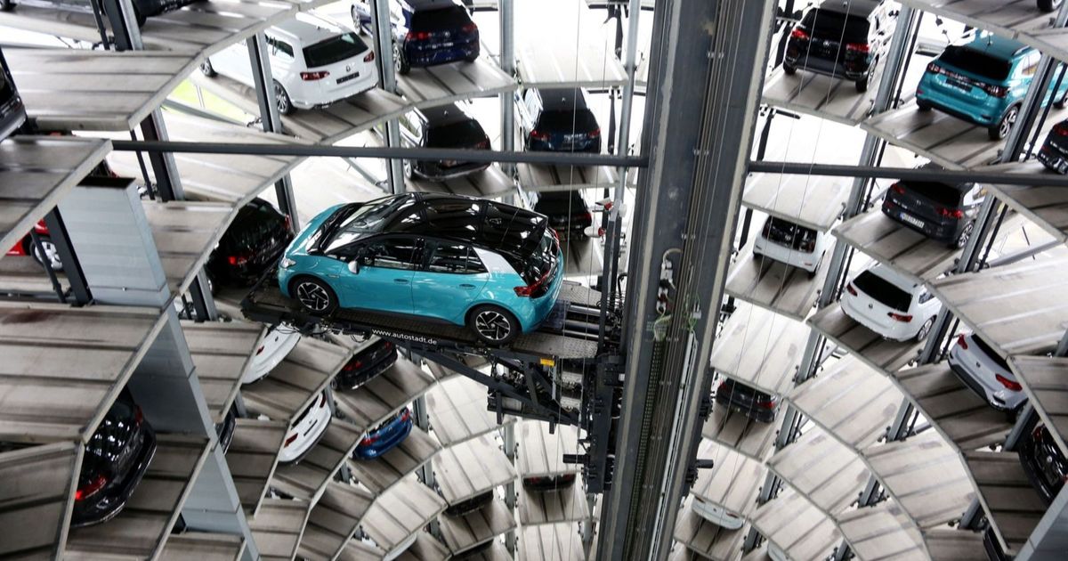 “Mercedes” and “Volkswagen” opposed the ban of Europe on internal combustion cars
