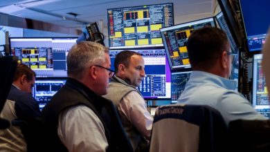 US stocks are rising near a record level after changing work data