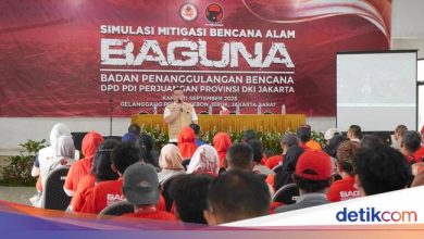 Baguna Pdi Perjuangan DKI holds simulation of disaster mitigation in Jakarta
