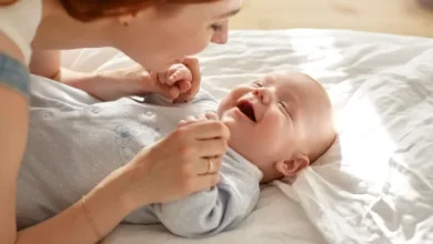 ما هي الأصوات الصحية التي يصدرها مولودك في شهوره الأولى؟