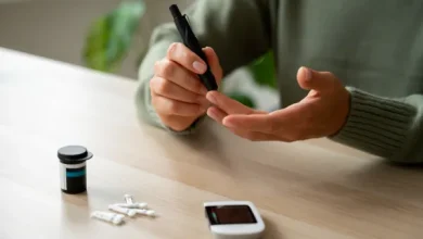 السكري مرض مزمن له مضاعفات خطيرة؛ مثل العمى وأمراض القلب والأعصاب، وقد يسبب الوفاة ولكن يمكن…