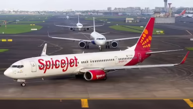 There was a stir at Mumbai airport! The Wheel of Spicejet aircraft fell on the runway, such a big accident was averted
