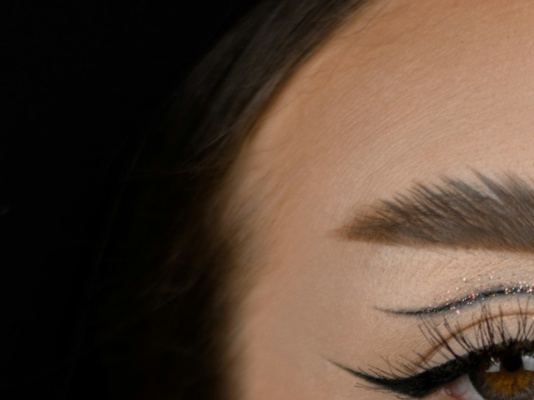 Do not spread with water, do such makeup!