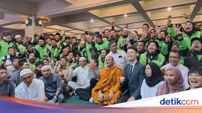 Goto-Para Interfaith figures hold a joint prayer for Indonesian unit