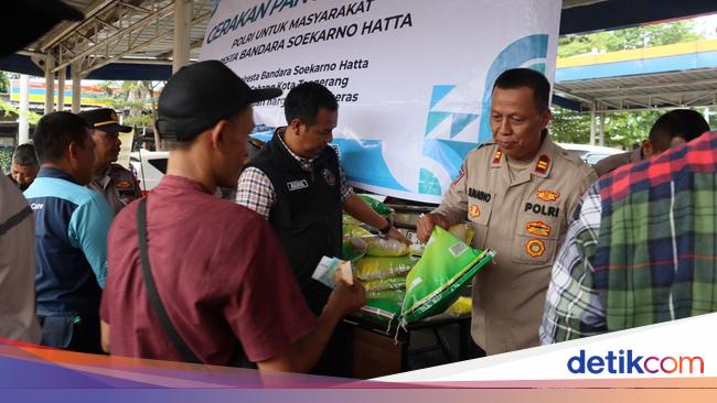 Cheap market at Setta Airport, SPHP -Price is sold at RP. 11 thousand/kg