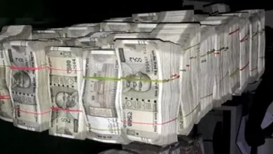 2 Bags found from Secret Hideout in a bus going to Kolkata, the policemen were shocked to see what’s inside … not one or two full 72 lakh cash – Kolkata Shocker! Rs 72 Lakh Cash recovered from a bus going from Bhagalpur Bihar to Kolkata, police in the W