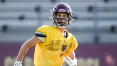 no.-2-loyola-will-lean-on-coaching,-custom-and-skills-sophomores-in-four-peat-attempt