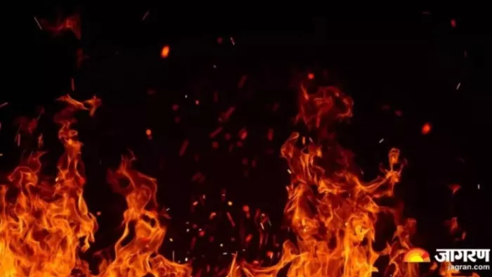 AMETHI NEWS: freed in five houses from the short circuit, complete domestic axis from cloth to Anaj – Amethi News Fire destroys five homes due to short circuit