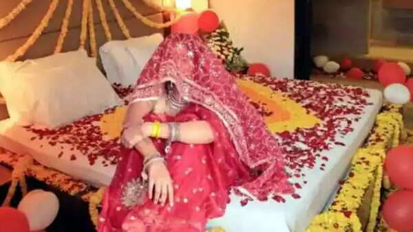 1 Bride’s groom 25, honeymoon celebrates with everyone! Then she says wait, I come, it will be known in the morning …