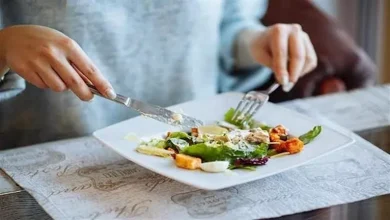 3-أطعمة-ومشروبات-لا-تتناولها-على-معدة-فارغة.-تضر-بصحتك
