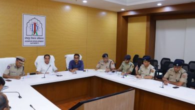 The government has become strict on illegal gravel mining, see in footage, Cabinet Minister Yogaram Patel has drawn the officers