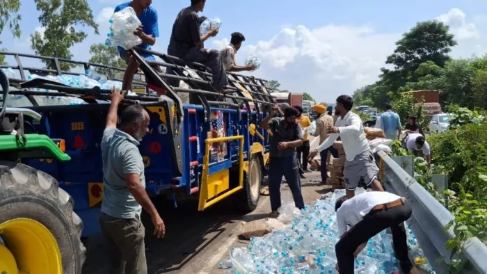 The painful accident in Ludhiana collided with a trolley with a ration for flood victims; Death of one – Ludhiana Tractor Trolley crashes with a ration for flood victims one death very injured