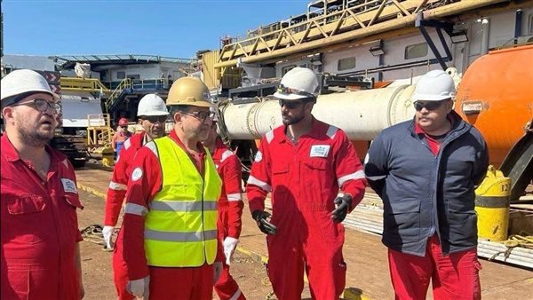رئيس-شركة-خدمات-البترول-البحرية-pms-يتفقد-أعمال-تركيب-جاكت-منصة-net-offshore