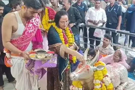 Ujjain: Jaya Prada Darshan of baby Mahakal, the congress laughed at the insult of Premier Modi