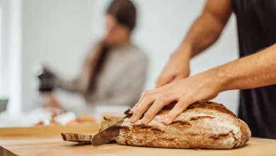 food-professional’s-understanding-hack-to-soften-traditional-bread-in-seconds