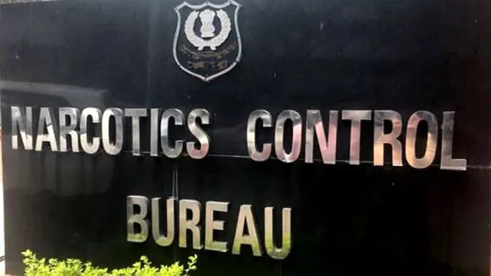 Uncontrolled crowd captured a lot of riots on the border of Nepal -Bengal … Narcotics Bureau imprisoned 14684 Bottleopium alkalide in Araria, Bihar -Narcotics Control Bureau: Central Narcotics Bureau has 14684 bottles of opium -alkaloid